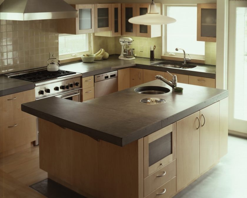 02-u-forme-petite-cuisine-décoration-en-pierre-noire-durable-comptoirs-de-cuisine-y compris-carreaux-beige
