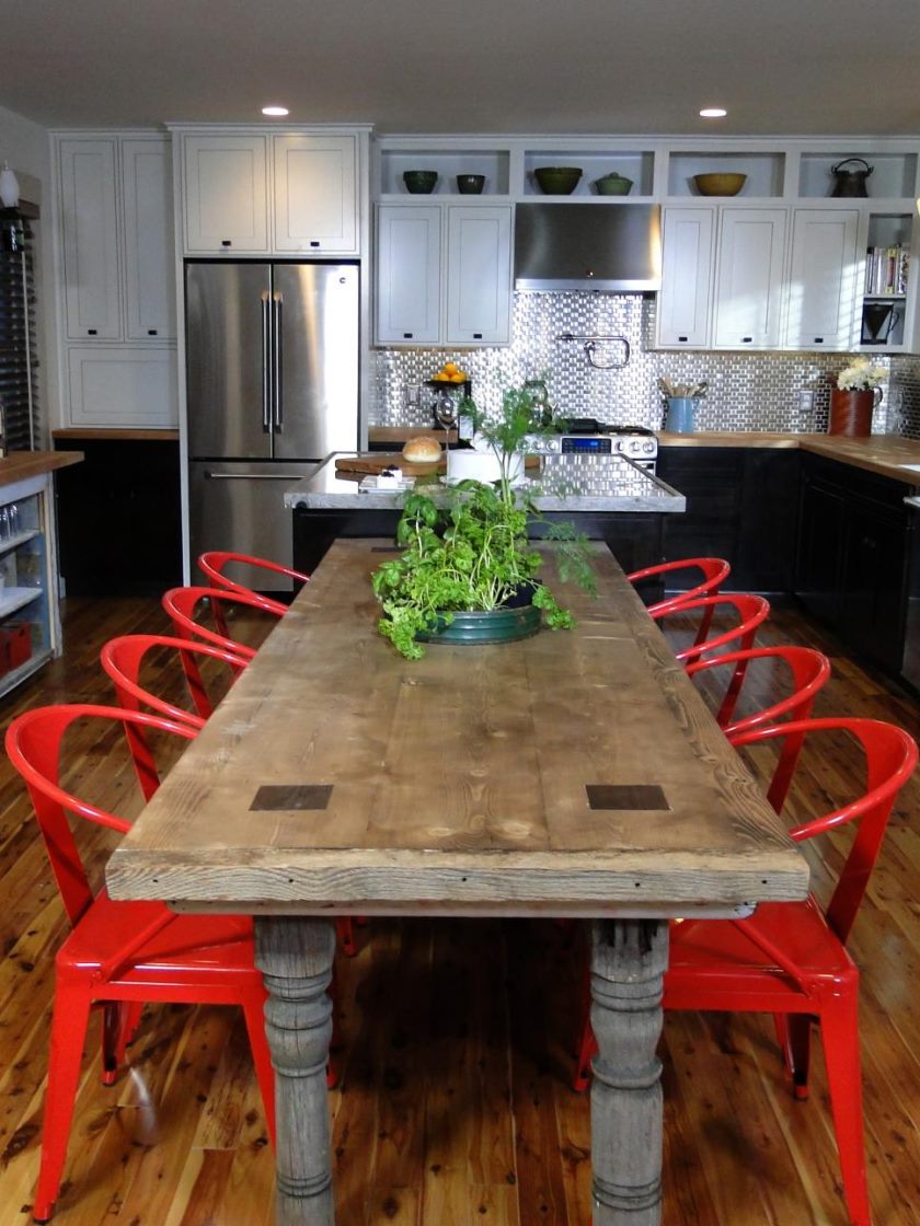 dkcr210_farm-house-kitchen-table-red-chairs_s3x4-jpg-rend-hgtvcom-966-1288