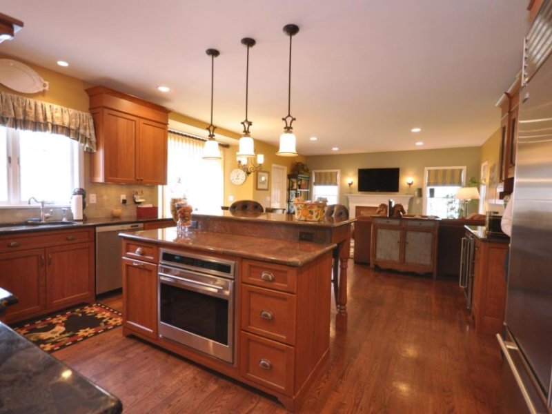 dp_ackerman-family-room-97-kitchen_s4x3-jpg-rend-hgtvcom-1280-960