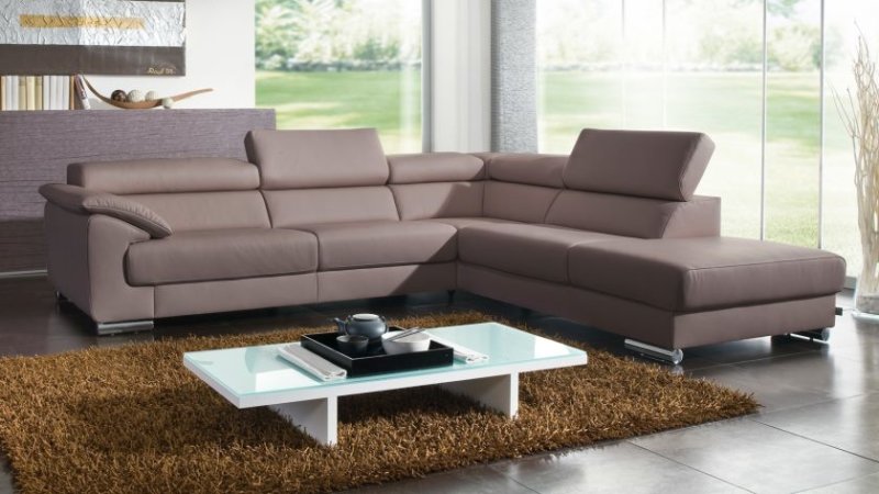 décoration-grand-salon-avec-meuble-salon-contemporain-en-cuir-canapé-et-table