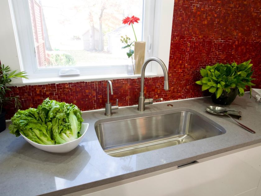 hkitc106_after-red-tile-kitchen-backsplash-detail_s4x3-jpg-rend-hgtvcom-1280-960