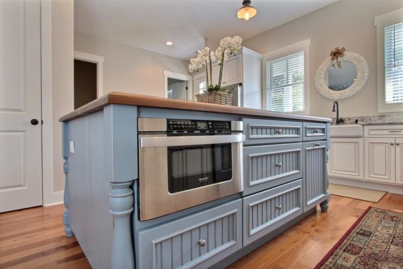 katy-lyons_sandy-fly-kitchen-island-appliance-jpg-rend-hgtvcom-1280-853