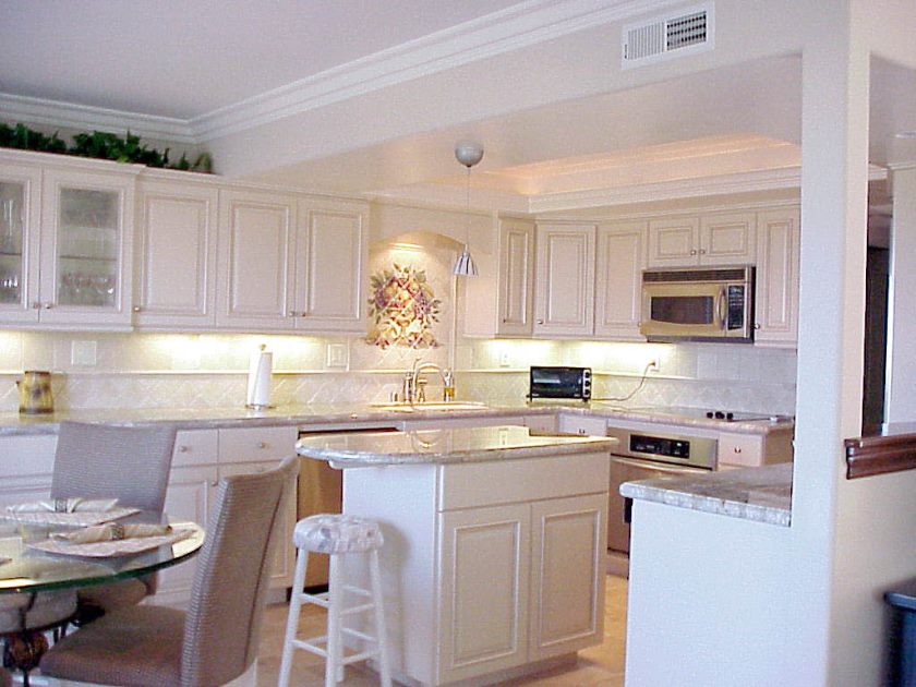 luxe-et-beau-blanc-cuisine-look-so-charm-cuisine-beige-l-belle-cuisine-inspiration-photo