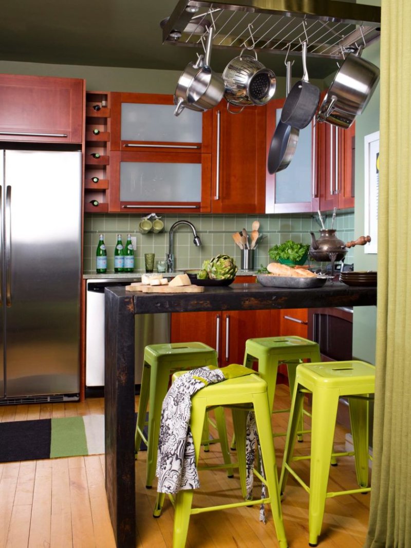 original_brian-patrick-flynn-large-de-salon-img1105_s3x4-jpg-rend-hgtvcom-1280-1707