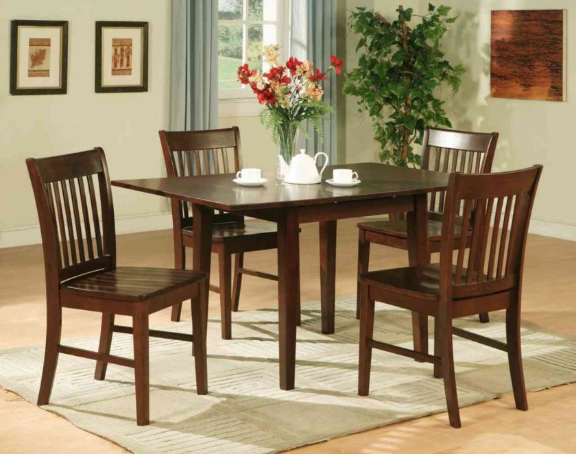 antique-compact-cuisine-table-et-chaises-sur-tables-chic