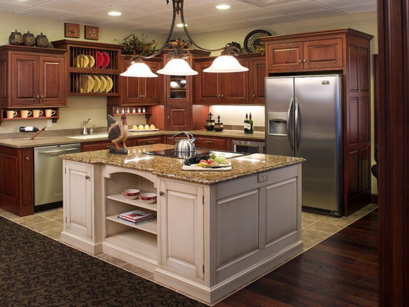 attrayant-design-pour-îlot-de-cuisine-idées-d'éclairage-avec-lustre-bois-en-métal-noir-accrocher-au-plafond-être-équipé-pendentif-en-verre-blanc-plaque-en forme de lumière-upside- et-rond-blanc-plafonnier-design