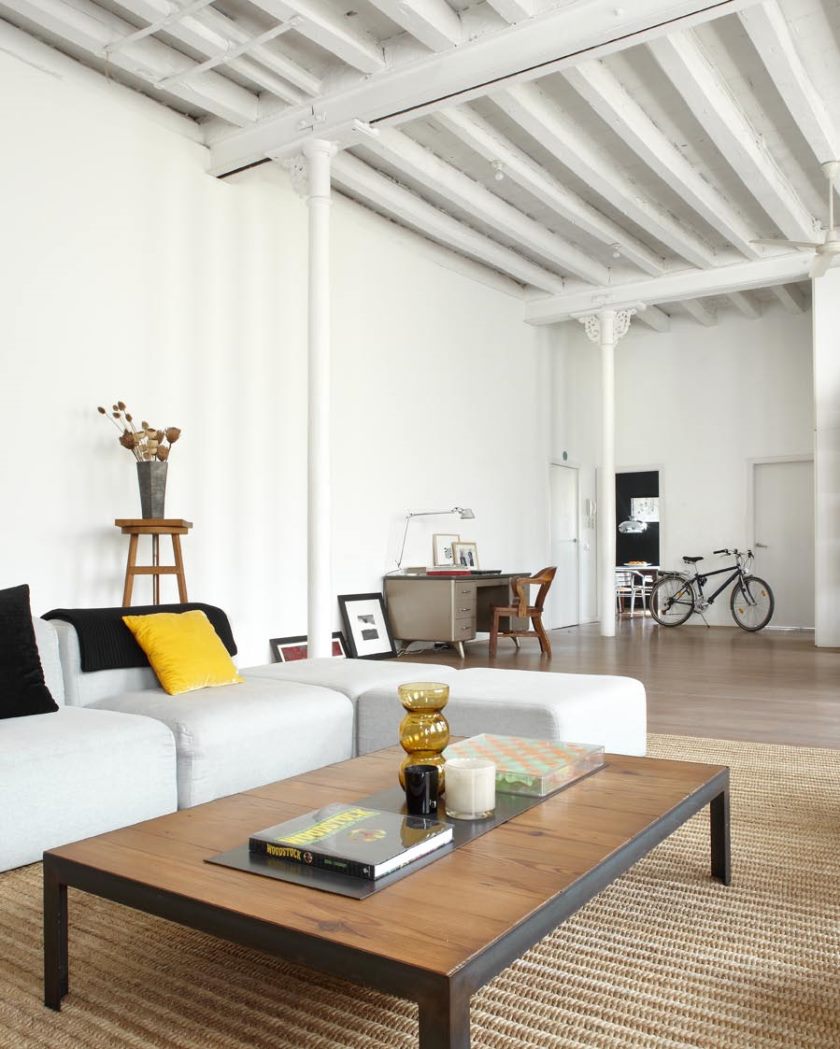 architecture-table-en-bois-stratifié-comptoir-et-canapé-lit-blanc-stratifié-comptoirs de cuisine