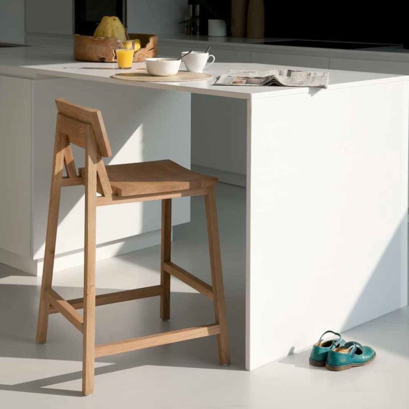 beau-blanc-brun-bois-design-moderne-blanc-meuble-cuisine-chaises-broche-table-chaussures-blanches-meubles-a-cuisine-aussi-bien-que-metal-cuisine-chariot-sur-roues- plus-chariot-de-cuisine-en-inox-1138x1138