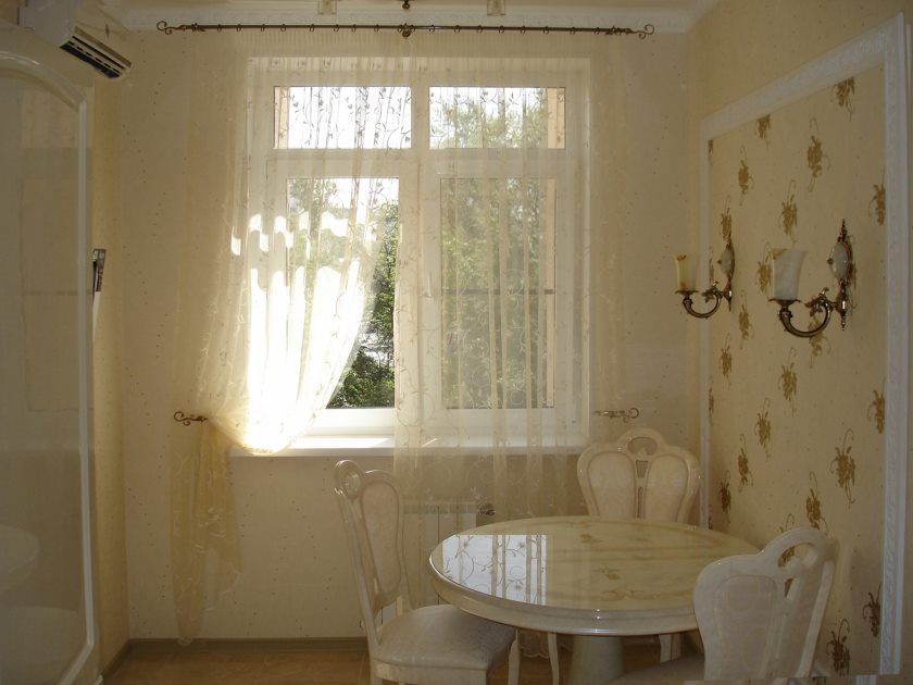 belie-shtori-dlea-kuhni-foto