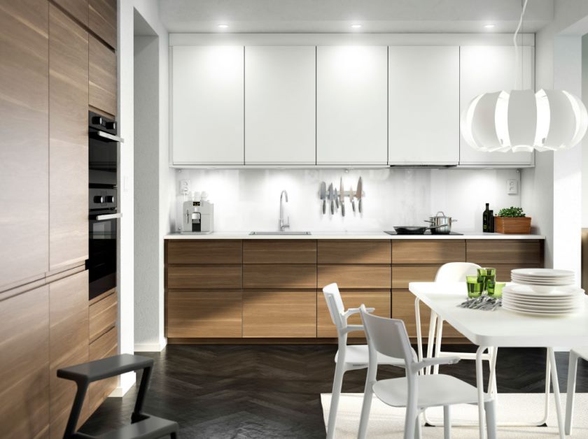 magnifique-petit-manger-dans-ikea-cuisine-design-caractéristiques-belles-armoires de cuisine-finition-blanche-et-noir-single-chevrons-parquet-motif-parquet-en-bois-aussi-blanc-finition-rectangulaire- table-à-manger-aussi