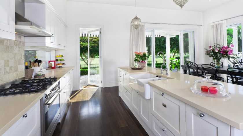 haute-résolution-propre-cuisine-1-belles-cuisines-avec-armoires-blanches-1600-x-900-1