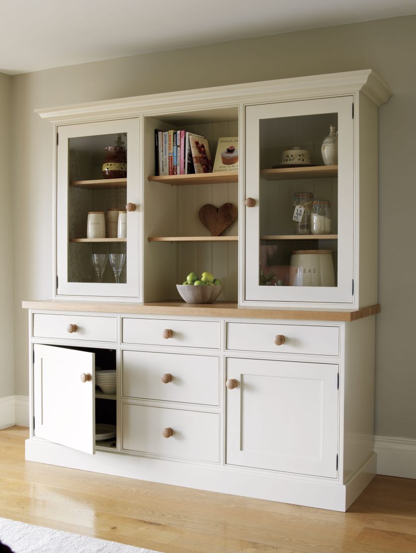 lrg_kitchen_triple_dresser_01