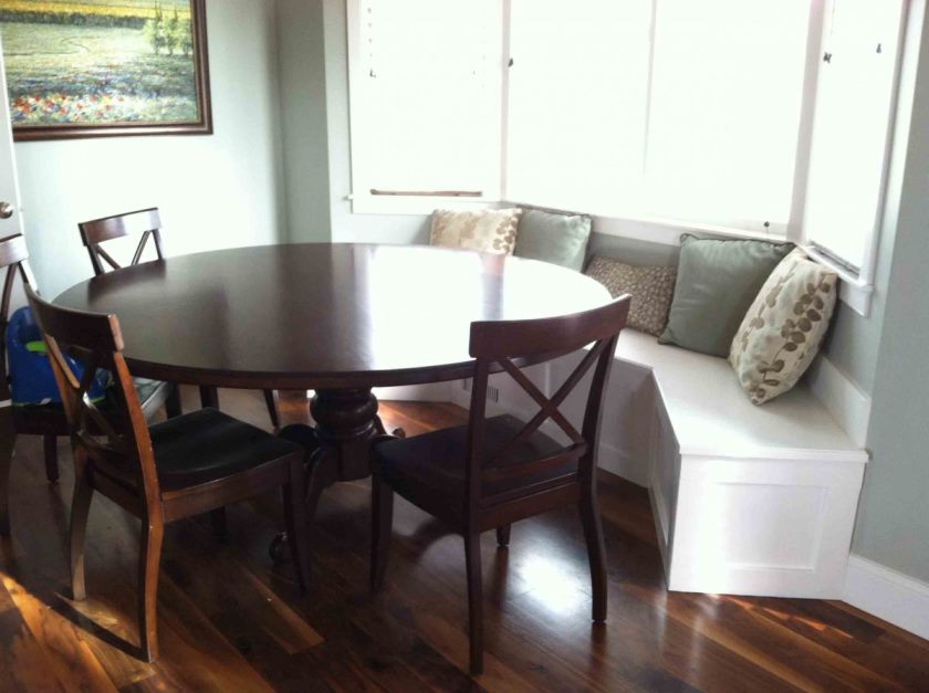 tables-carrées-d'angle-rondes-en-bois-modernes-peuvent-ajouter-la-nuance-élégante-a-l'intérieur-de-la-maison-moderne-design-avec-des-rideaux gris-des-idées-a-l'intérieur-de-la-maison-moderne-design- 1200x896