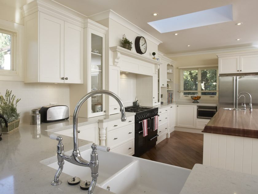 perfect-restaurant-kitchen-design-inspiring-french-white-provincial-kitchen-areas-with-chrome-faucet-sinks-elegantes-cabinetary-and-pooves-also-laminated-parquet-espaces