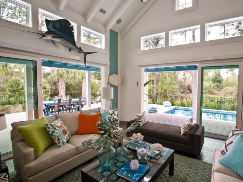 sh13_20-living-room-epp7895_4x3-jpg-rend-hgtvcom-1280-960