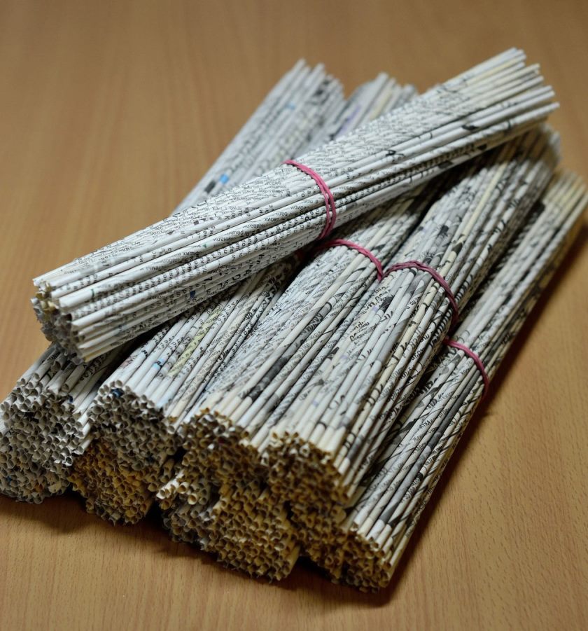 zagotovki-gazetnyih-trubochek-pered-nachalom-pleteniya