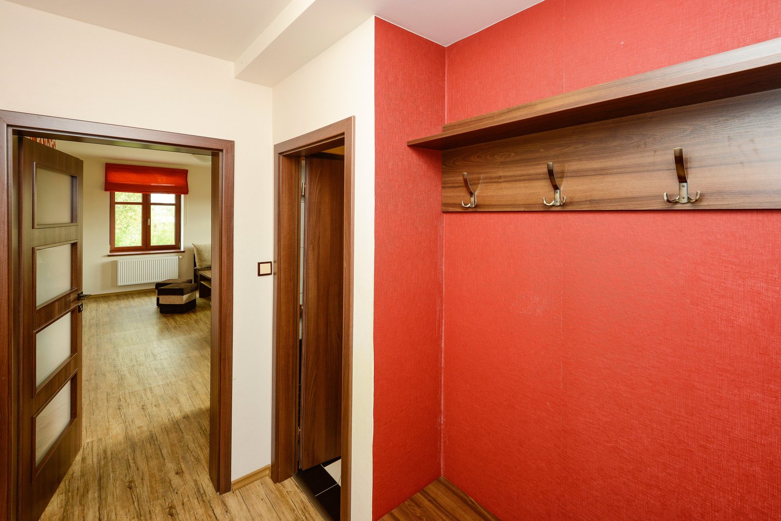 cerveny_apartman_c-_2 _-_ chodba-jpg-1600x1200_q85