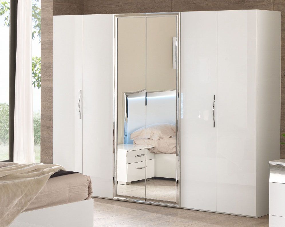 Armoire dans la chambre