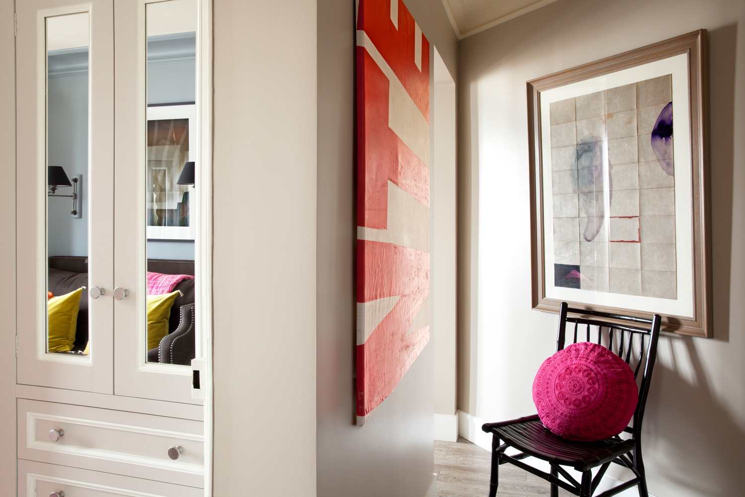 12_apartment_in_paris_entrance_hall