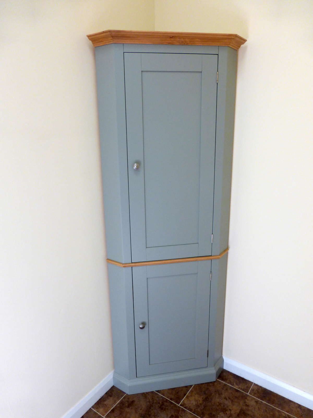 1600x1600_painted-corner-cupboard-4
