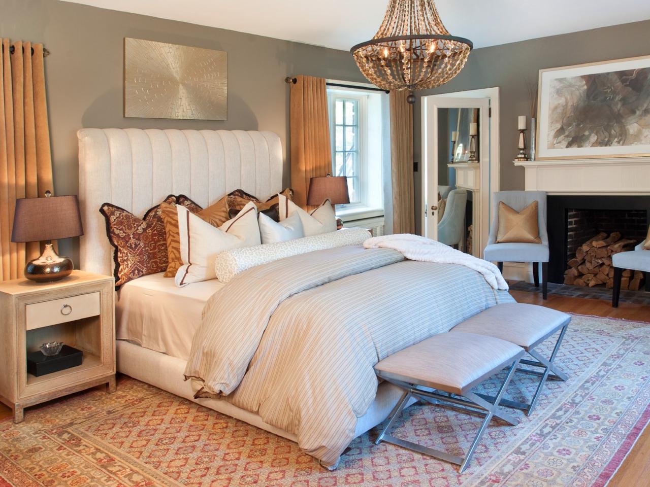étonnants-lustres-chambre-en-grande-taille-avec-lampes-string-dessus-lit-doux