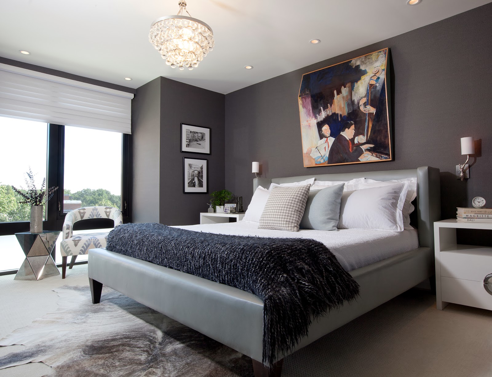 Le lustre dans la chambre