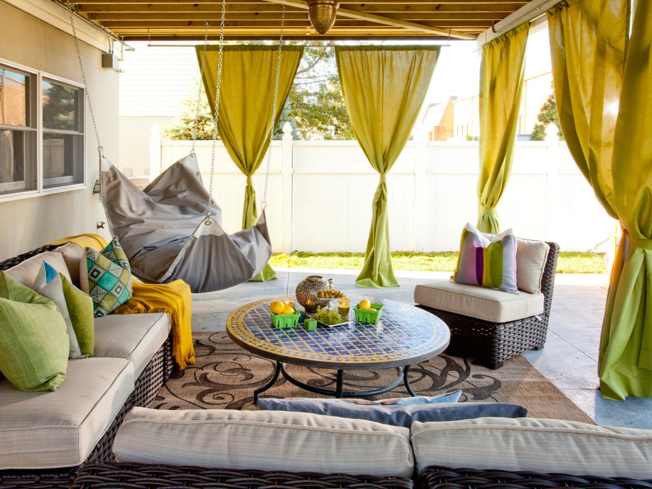 bp_hcocl101h_outdoor-room-with-curtains-72257_50613_h-jpg-rend-hgtvcom-1280-960