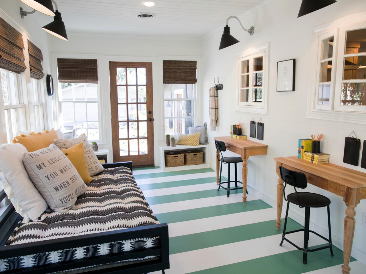 bp_hfxup317h_eggers_sunroom_after_216084_755351-jpg-rend-hgtvcom-1280-960