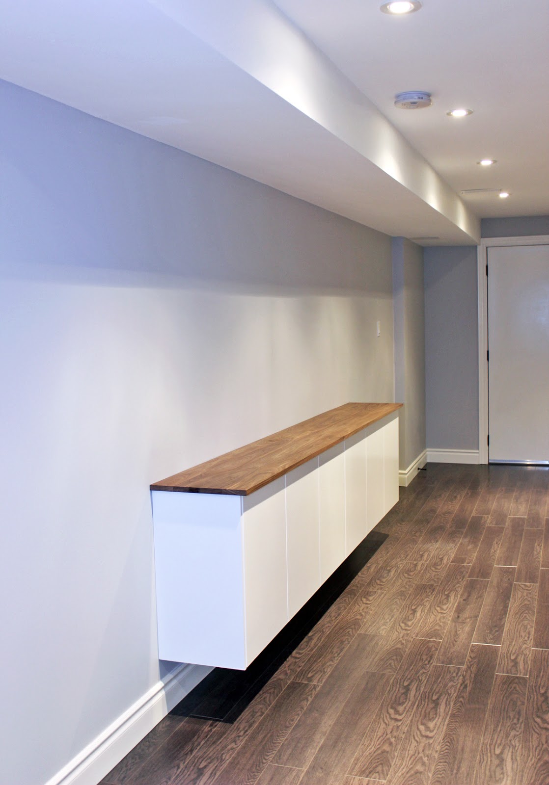 sous-sol-couloir-armoire-flottante-credenza-fauxdenza1