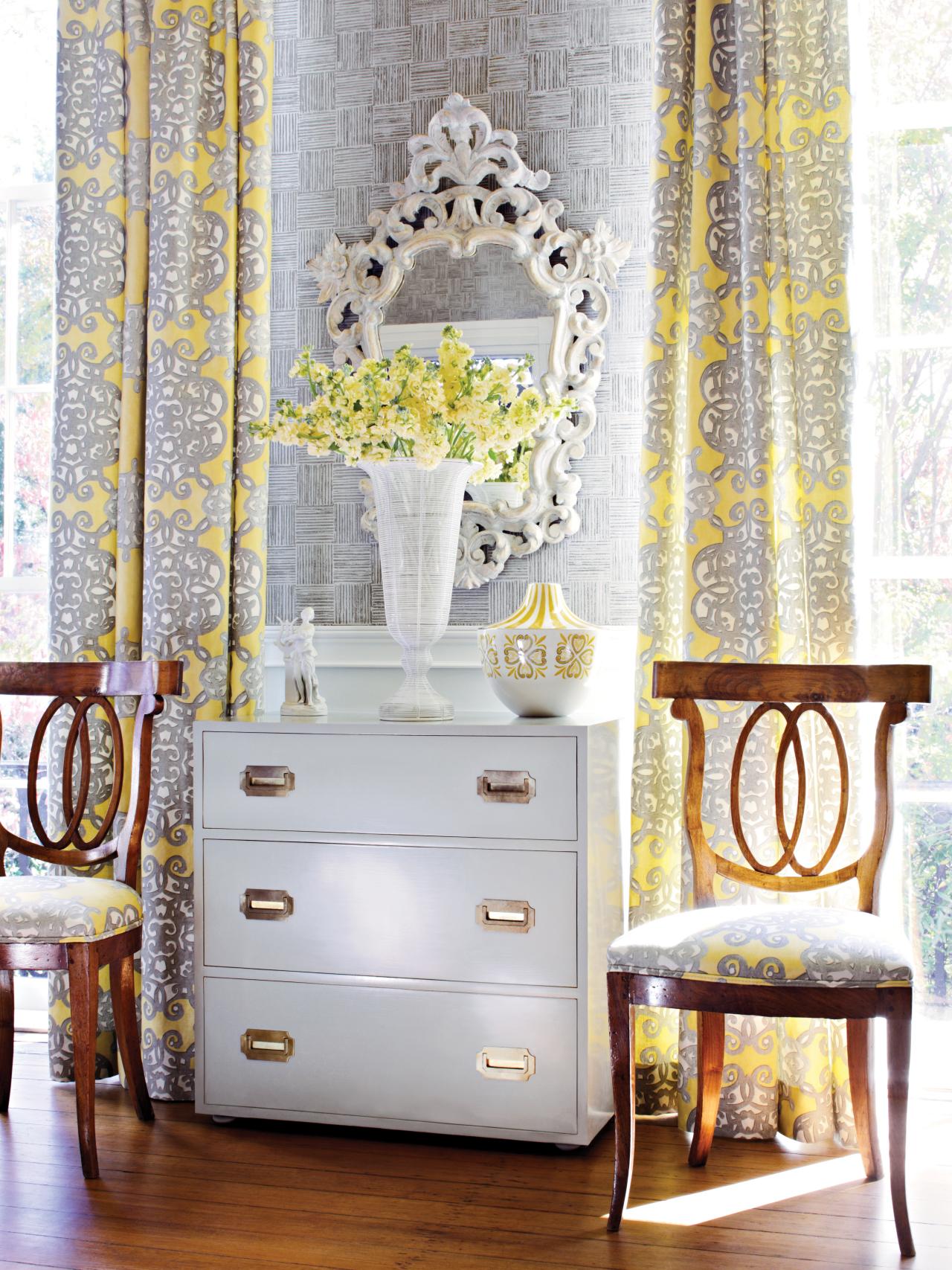 ci-thibaut_living-room-long-draperies_s3x4-jpg-rend-hgtvcom-1280-1707