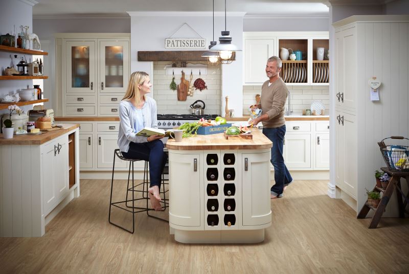 cl_kitchen_carisbrookeivoryframed_roomsetmodel