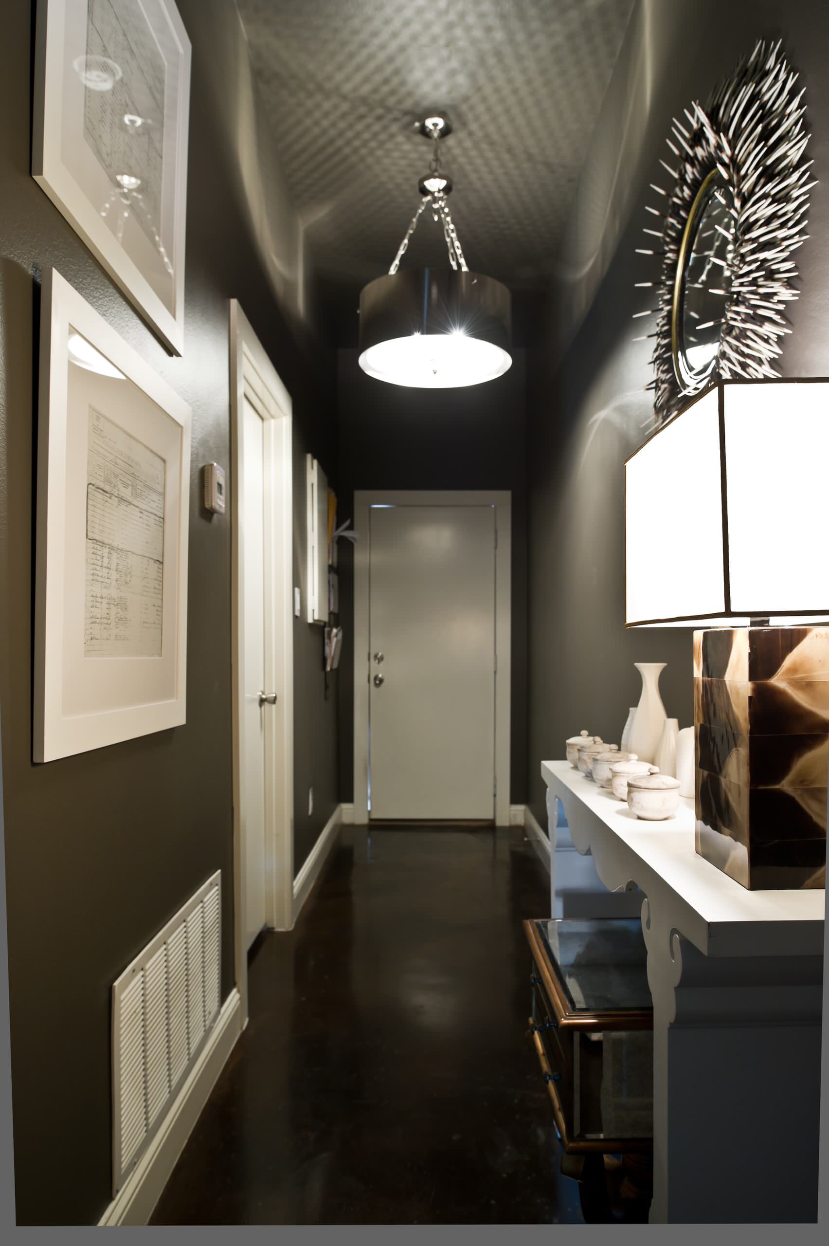 console-dans-un-couloir-photo-11
