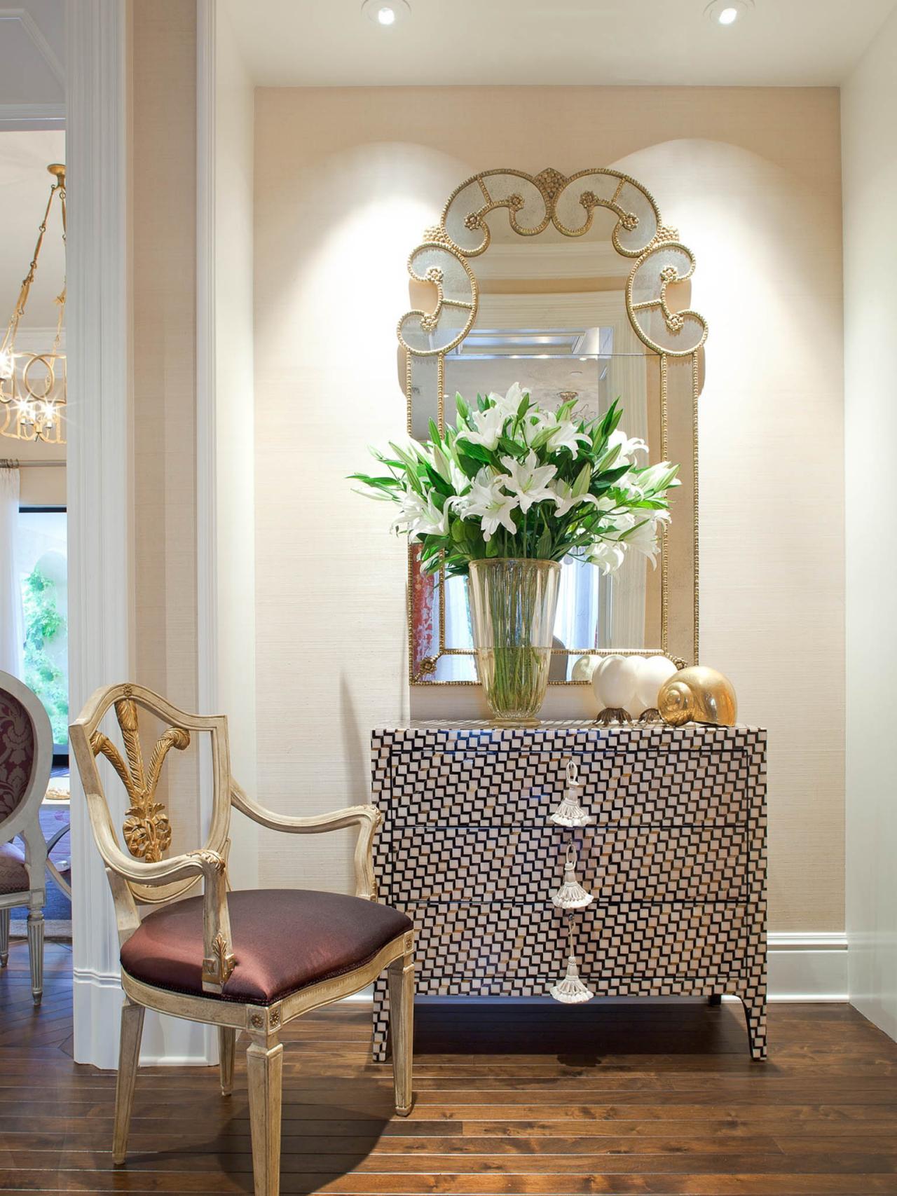 dp_jamie-herzlinger-neutral-traditional-hallway-mirror-jpg-rend-hgtvcom-1280-1707