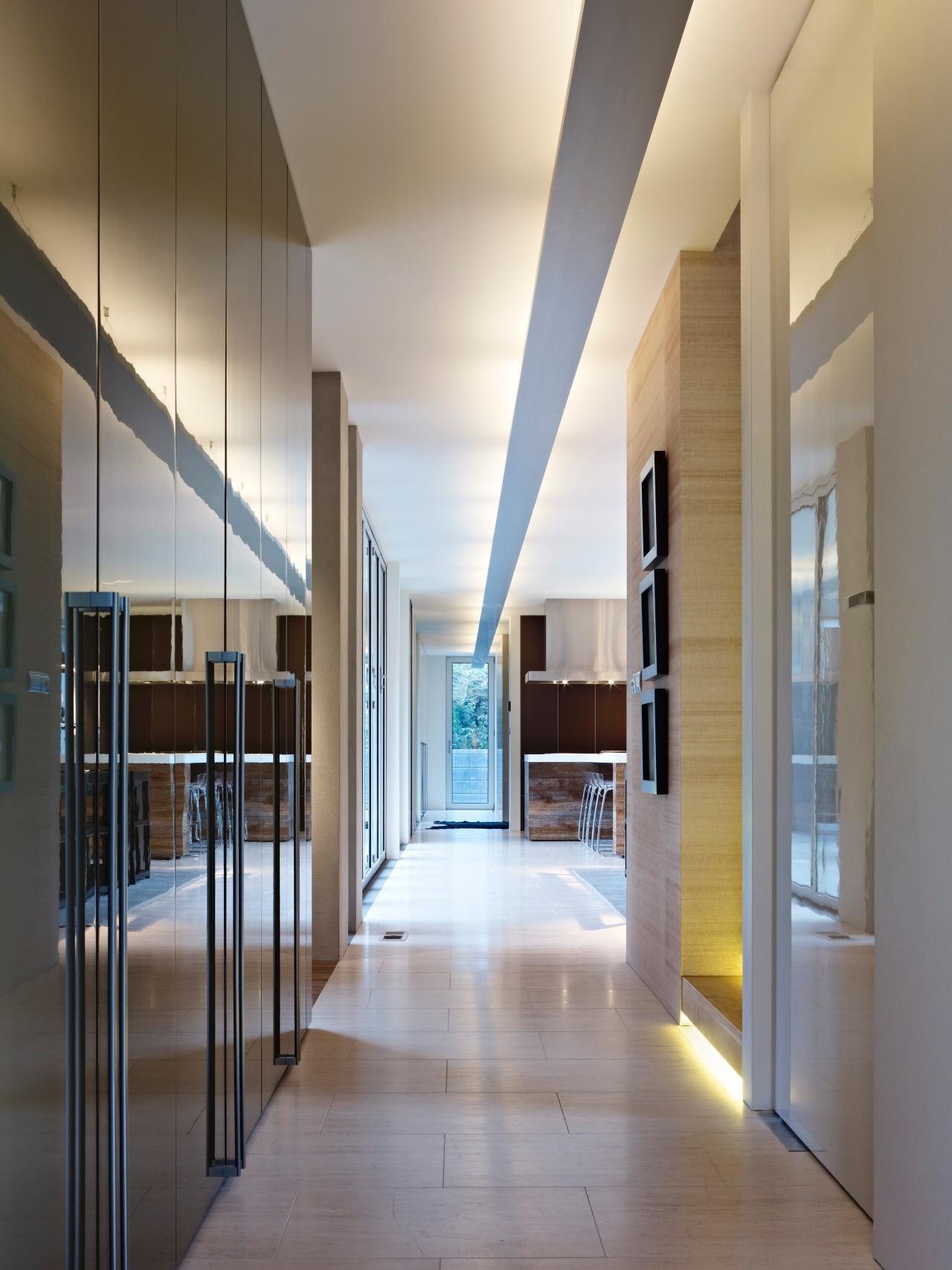 dp_karlusic-hallway-closets_s3x4-jpg-rend-hgtvcom-1280-1707