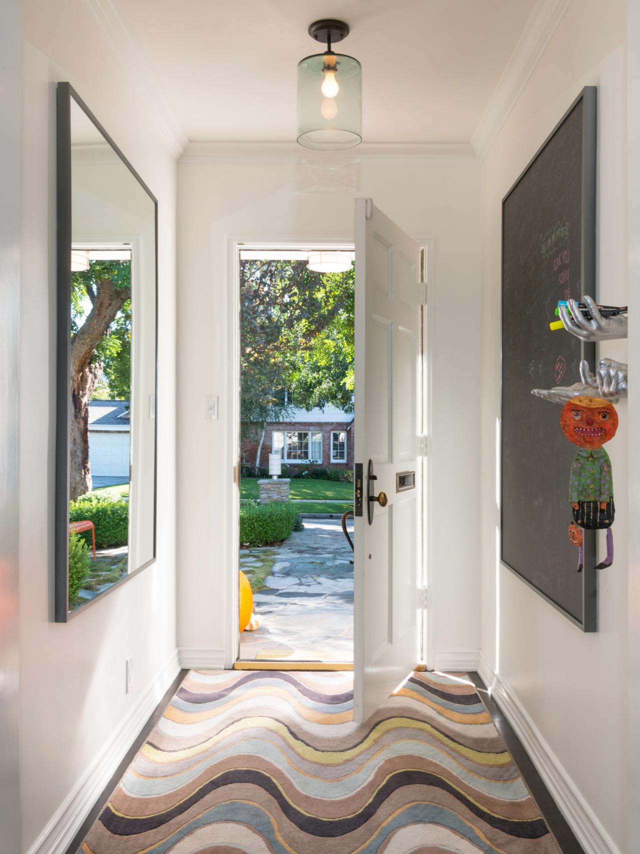 dp_patty-malone-neutral-transitional-entryway_v-jpg-rend-hgtvcom-1280-1707