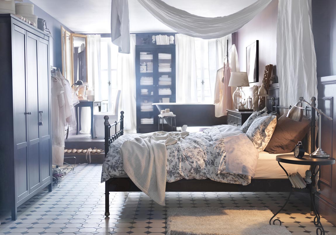 appartement-enchanteur-vintage-ikea-design-inspiration-identifie-voluptueux-lit-king-size-avec-armoire-en-bois-winsome-aussi-délicieux-commode-en-bois-table-idées-de-décoration