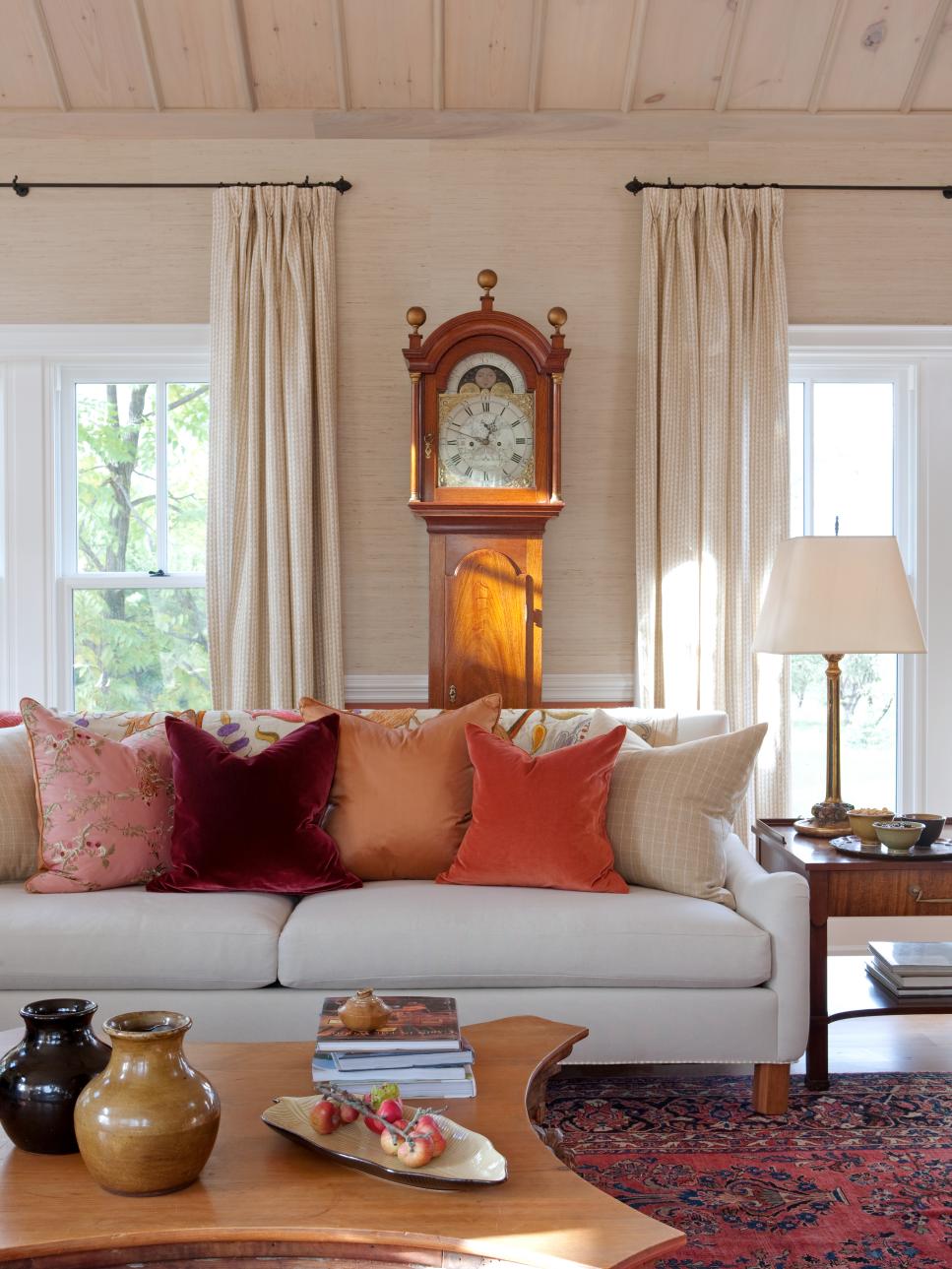 flsra306fl_living-room_s3x4-jpg-rend-hgtvcom-966-1288