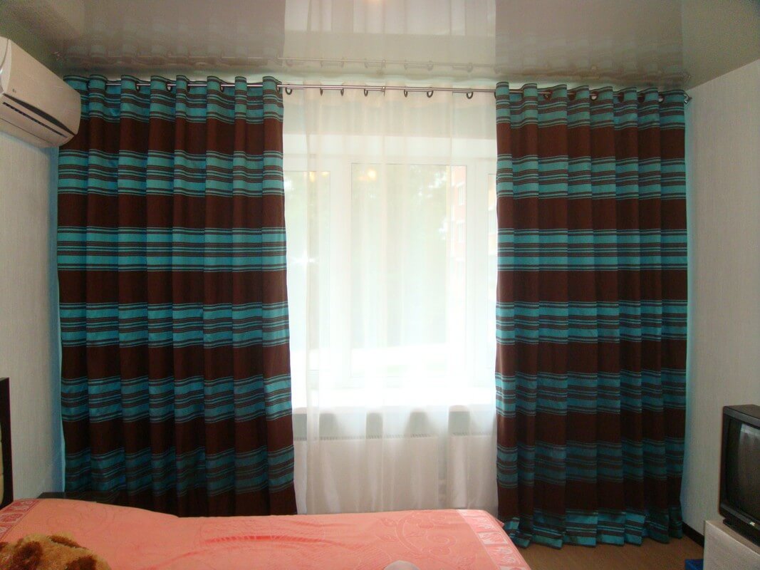 foto-39-polosatye-shtory-na-ljuversah-dlja-spalni