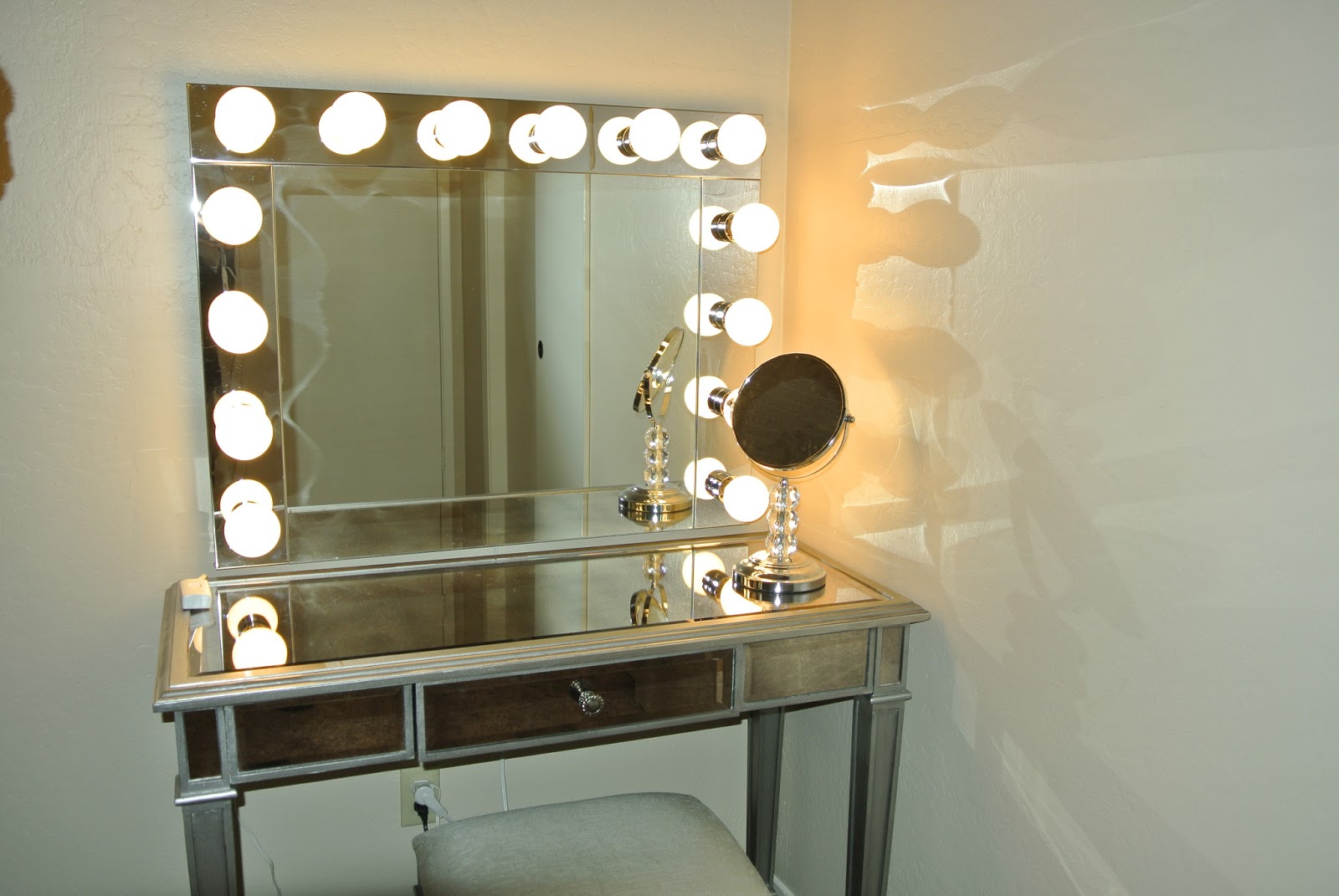 galerie-de-chambre-miroir-avec-lumières-ikea-dans-vanité-miroir-avec-lumières-pour-chambre