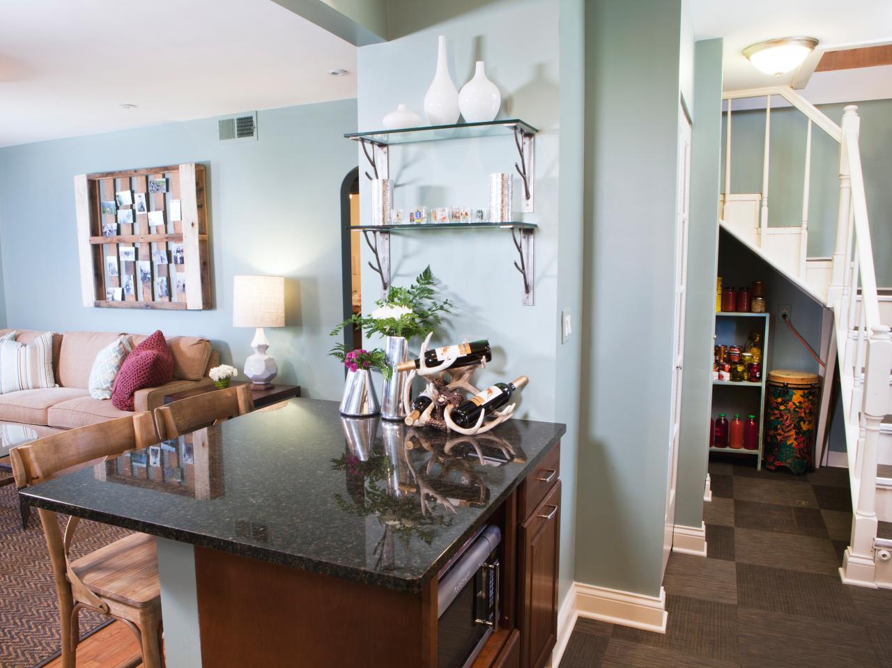 h2dsw204_blue-kitchen-living-room_s4x3-jpg-rend-hgtvcom-1280-960