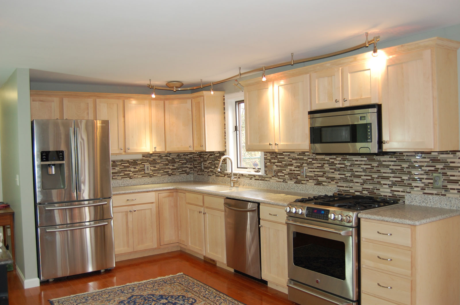 incroyable-coin-cuisine-design-interieur-avec-beige-meuble-refacing-cout-en-bois-materiel-combine-avec-carreaux-de-mosaïque-dosseret de cuisine