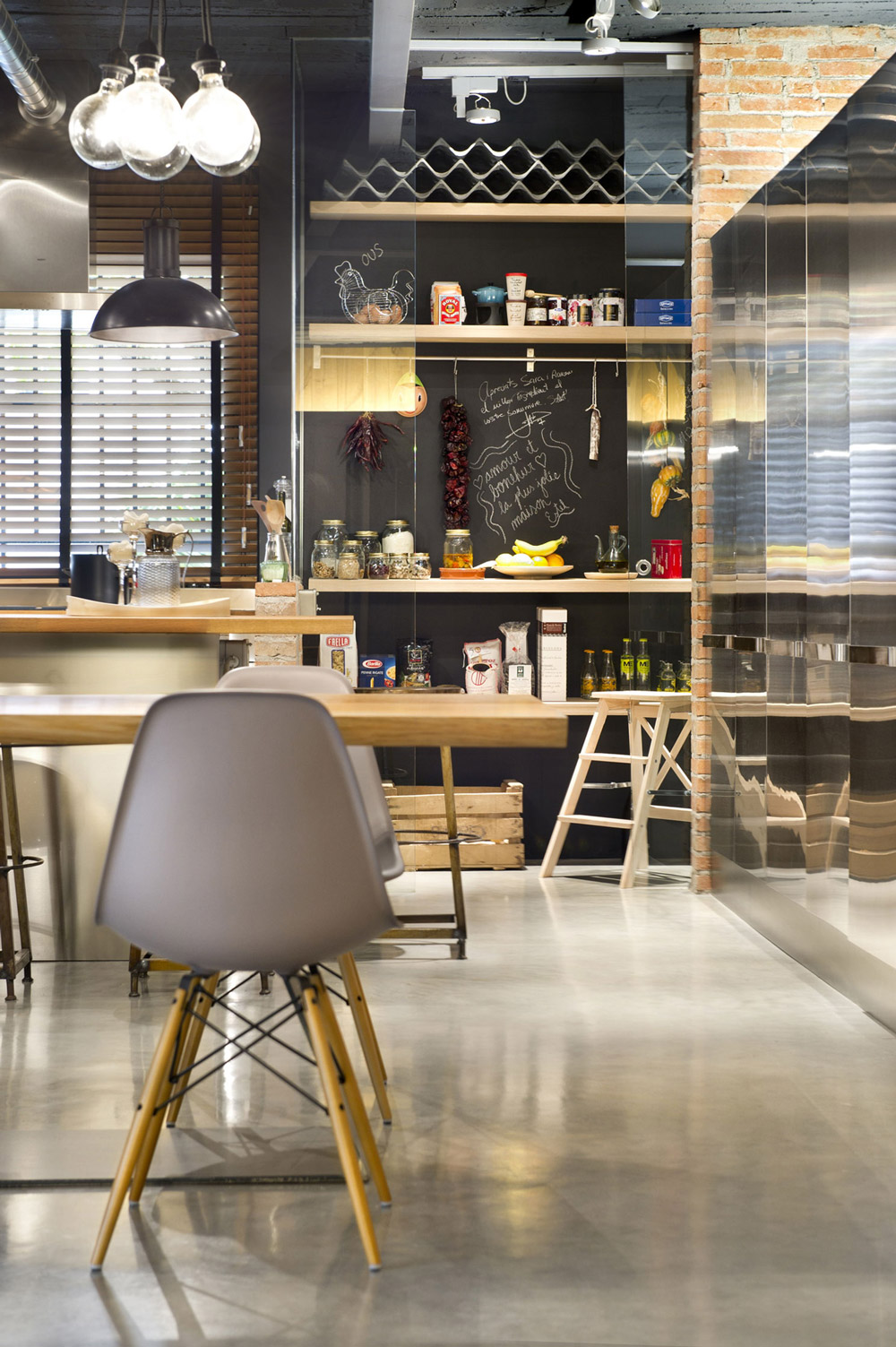 cuisine-salle a manger-style-loft-maison-terrassa-espagne