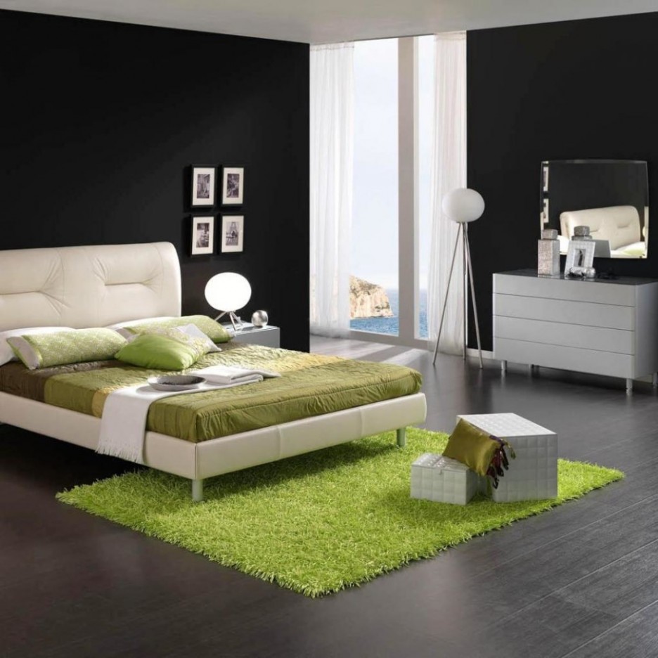 medium-noir-bois-chambre-meubles-travertin-miroirs-muraux-abat-jour-vert-artefac-victorian-soie