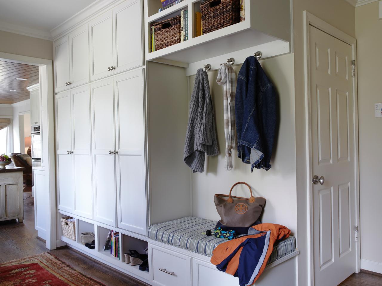 original-photog-jean-allsopp-kitchen-mudroom_s4x3-jpg-rend-hgtvcom-1280-960