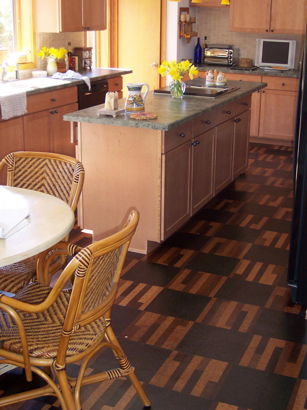 sp0799_kitchen-mosaic_s3x4-jpg-rend-hgtvcom-1280-1707