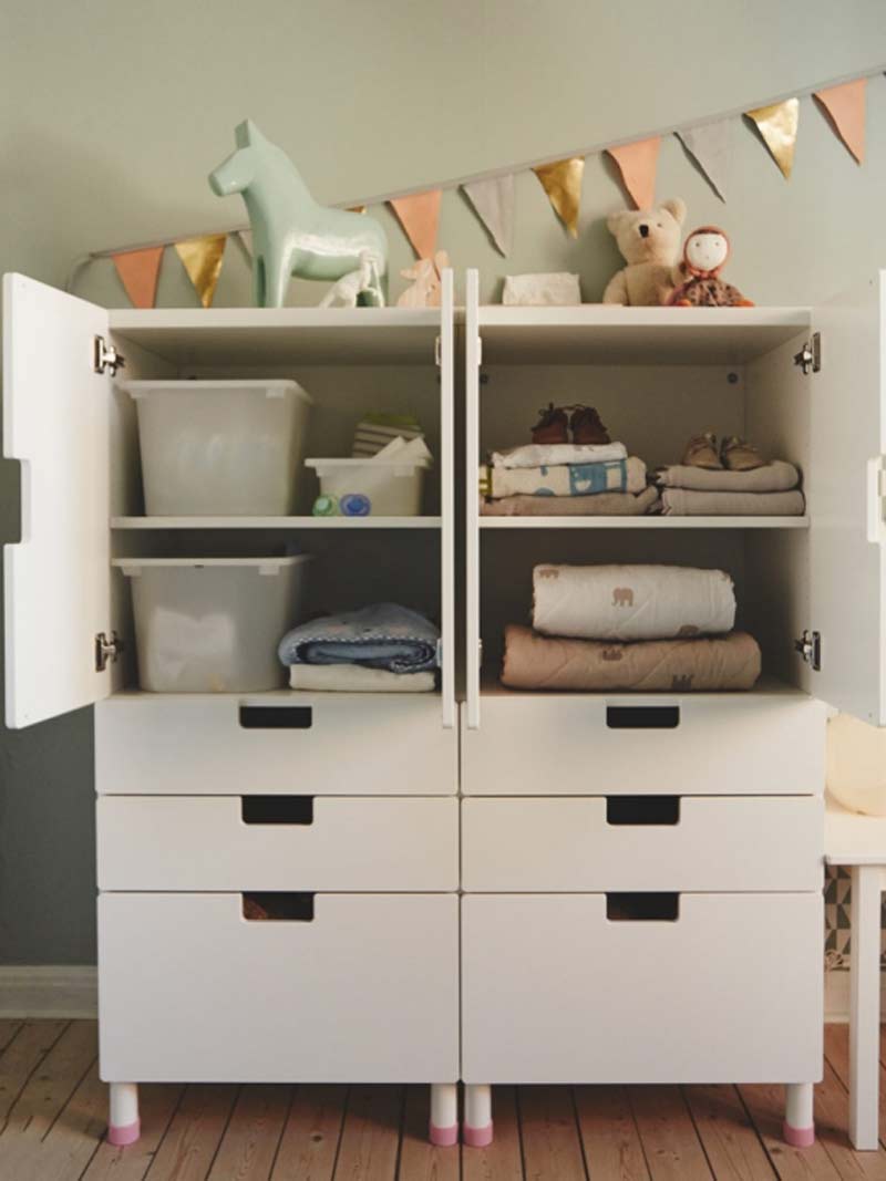 stuva-ikea-hranenie-detskih-veshej-interer-i-design