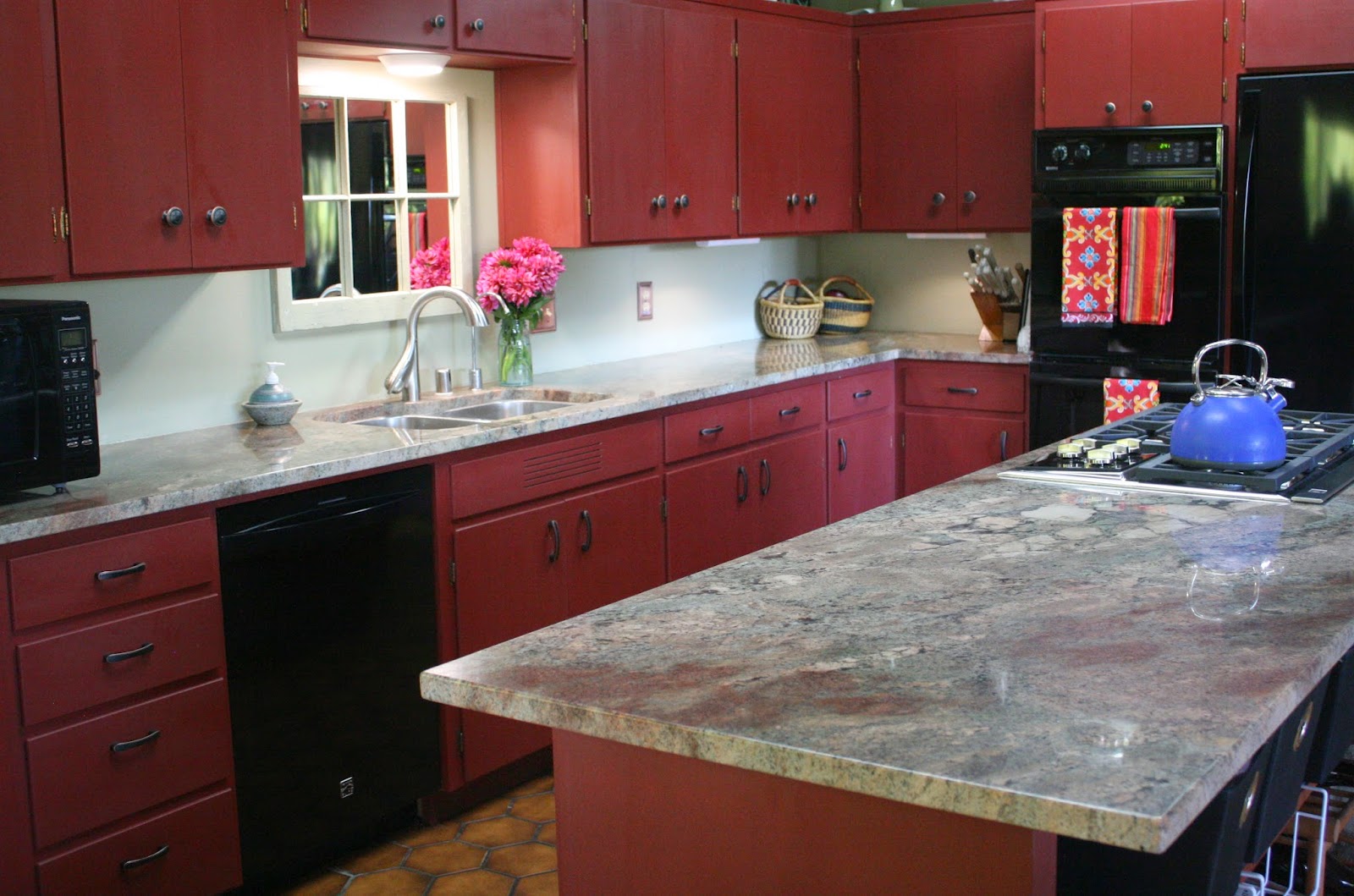 armoires de cuisine haut-rouge