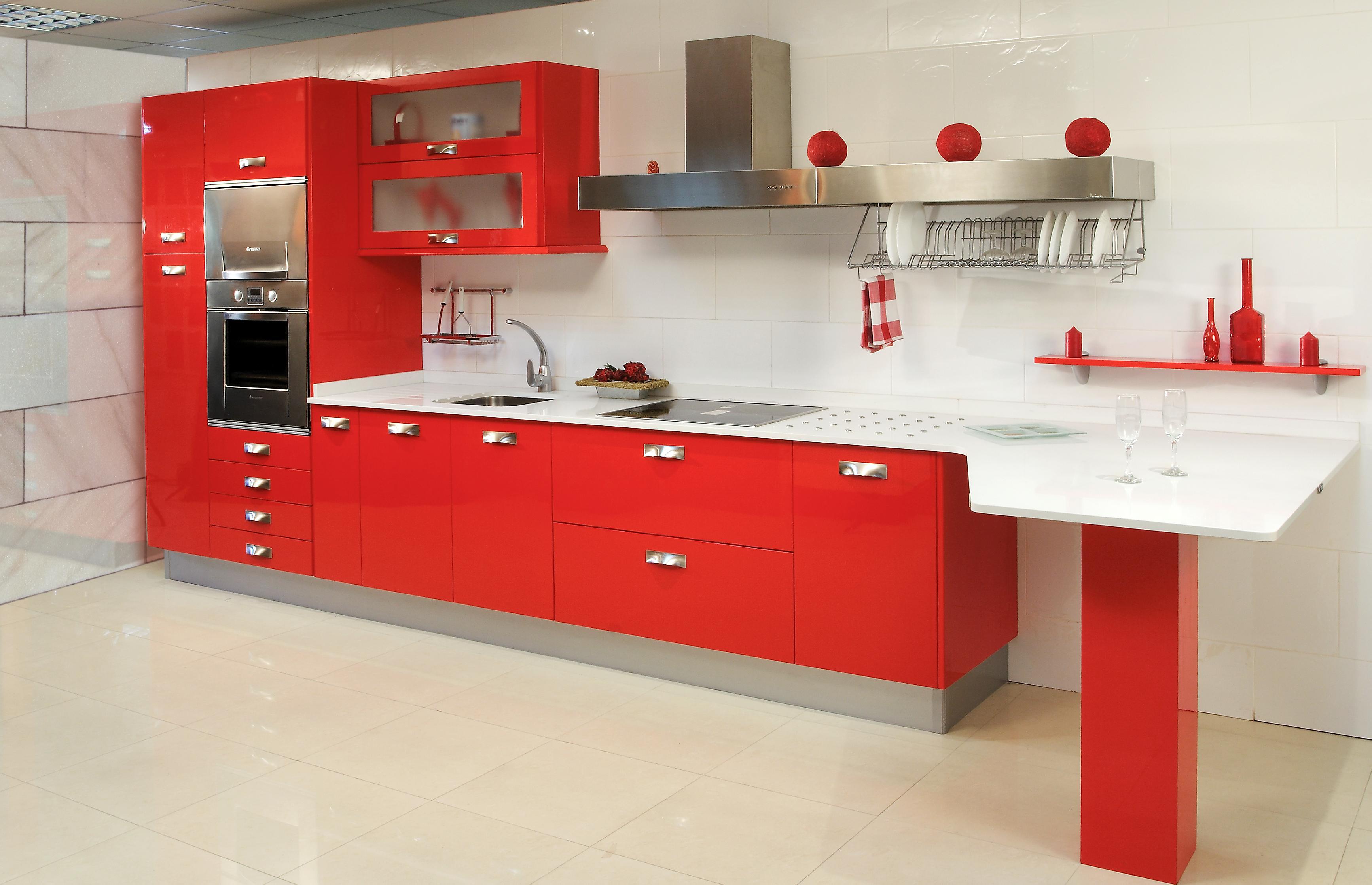 _white_countertop_in_red_kitchen_091417_