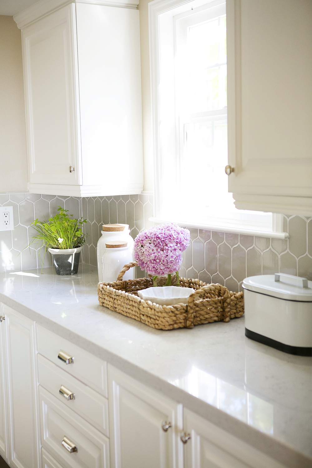 blanc-gris-cuisine-studio-mcgee