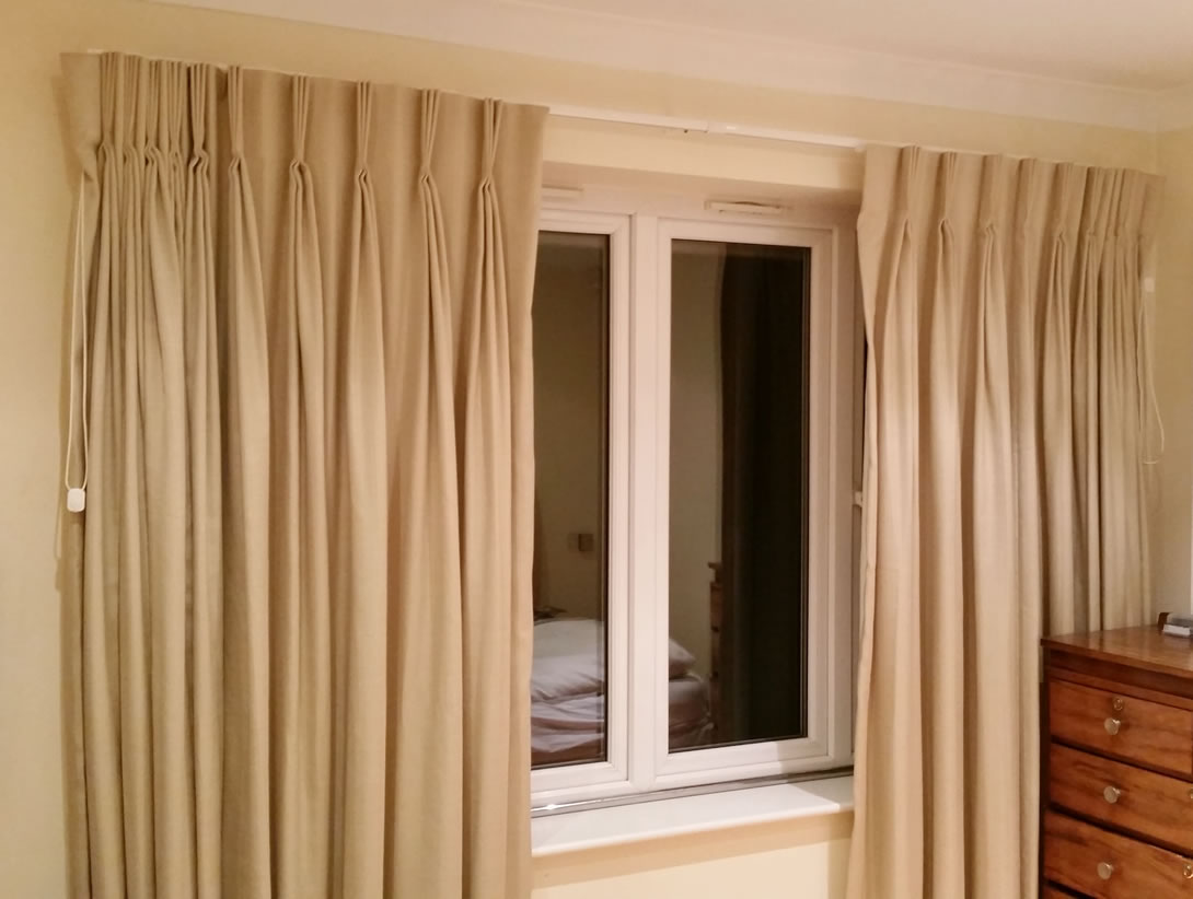 fenêtredressingoxford-oct2015_beigeblackoutcurtains_01
